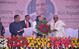 Madhu Pandit Dasa, Chairman presenting Sri Rajnath Singh, Minister of Home Affairs,  with a bouquet of flowers as a token of appreciation.