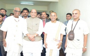 Sri Rajnath Singh, Minister of Home Affairs, sharing a candid moment with Madhu Pandit Dasa and Chanchalapathi Dasa