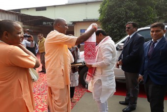 Honourable Chief Minister of Jharkhand, Shri Raghubar Das, being welcomed at our Guwahati kitchen