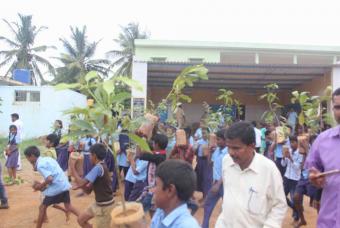 Enthusiastic young children on route to the plantation site