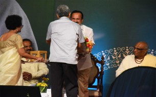 Dignitaries present on stage during the event held to commemorate Akshaya Patra's 2 billion meals