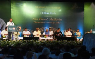 Dignitaries present on stage during the event held to commemorate Akshaya Patra's 2 billion meals