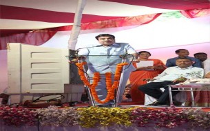 Shri Nitin Gadkari, Minister of Transport, addressing the crowd at the event