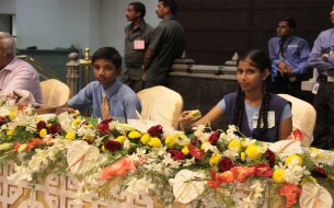 The President of India, Shri Pranab Mukherjee, having dinner with children along with other dignitaries