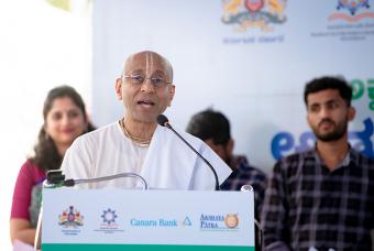 Shri Chanchalapathi Dasa, Co-Founder address the press.