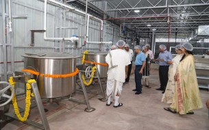 Dignitaries on a tour at Nagpur’s new centralised kitchen