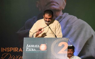 Shri Mohandas Pai, Independent Trustee of Akshaya Patra, speaks to the gathering