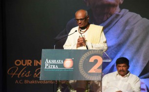 Shri Madhu Pandit Dasa, Chairman of Akshaya Patra, delivers his speech