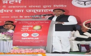 UP CM Akhilesh Yadav addressing the gathering